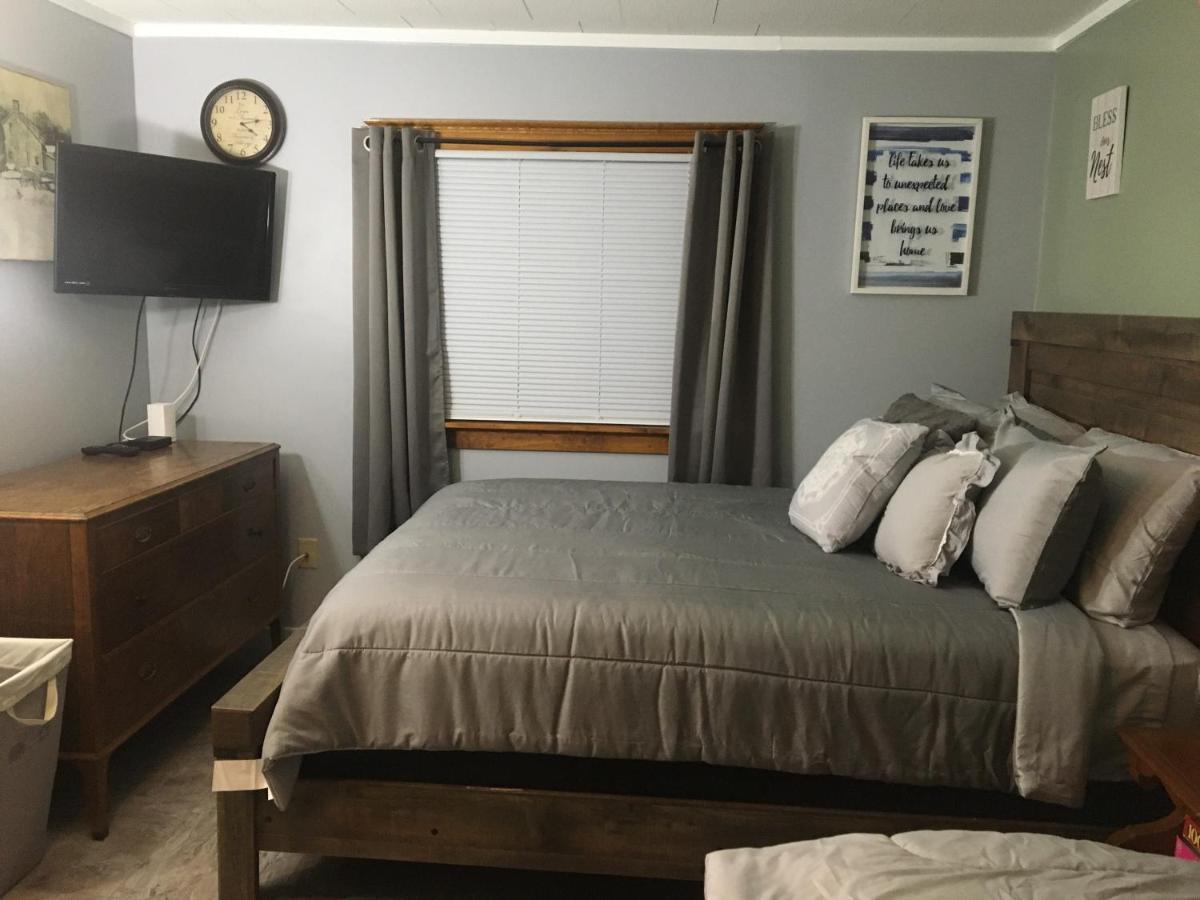 Home Away From Home, Recently Renovated North Troy Eksteriør bilde